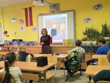 Tikšanās ar rakstnieci Eviju Gulbi